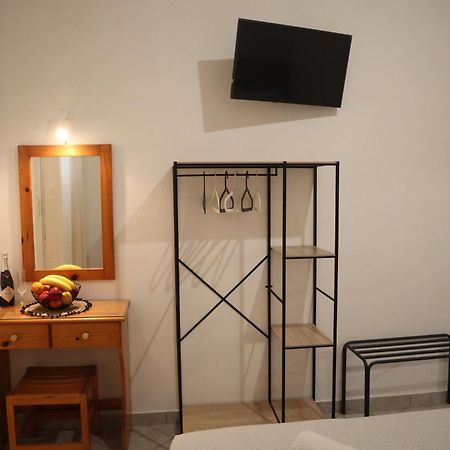 Pension St.George Rooms&Studios Playa de Perivolos Exterior foto
