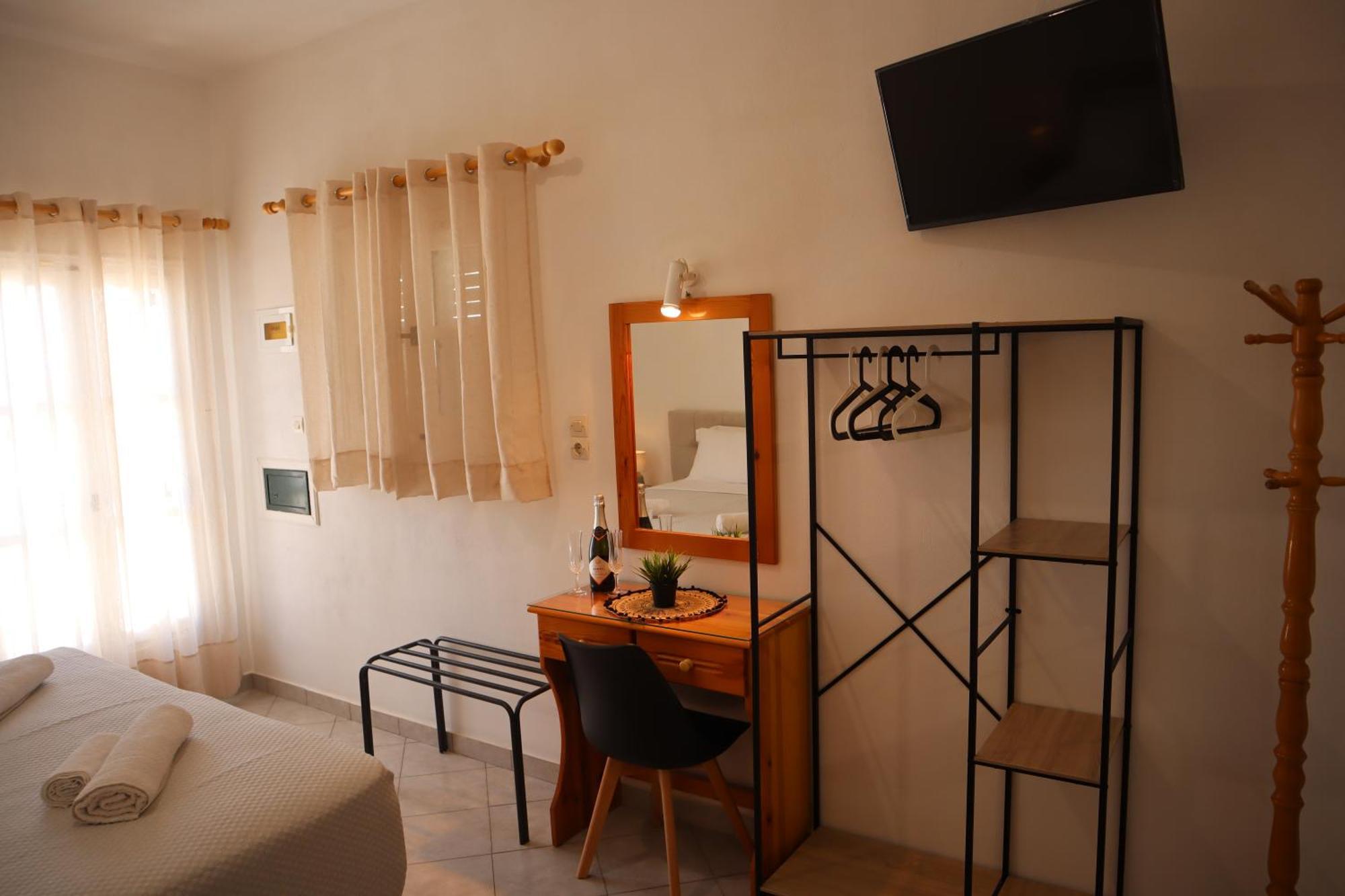 Pension St.George Rooms&Studios Playa de Perivolos Exterior foto