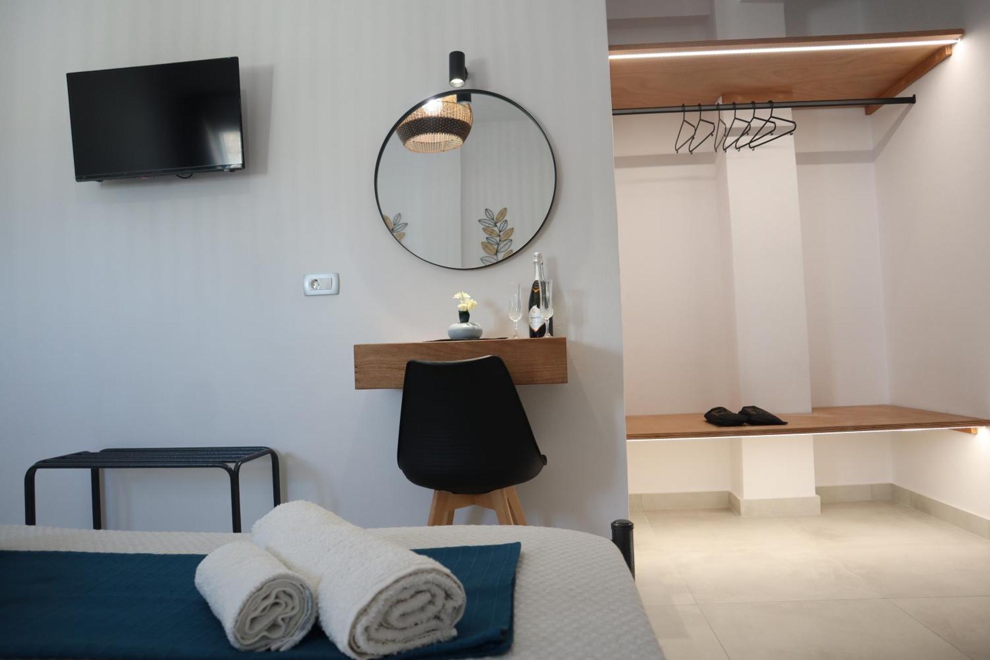 Pension St.George Rooms&Studios Playa de Perivolos Exterior foto