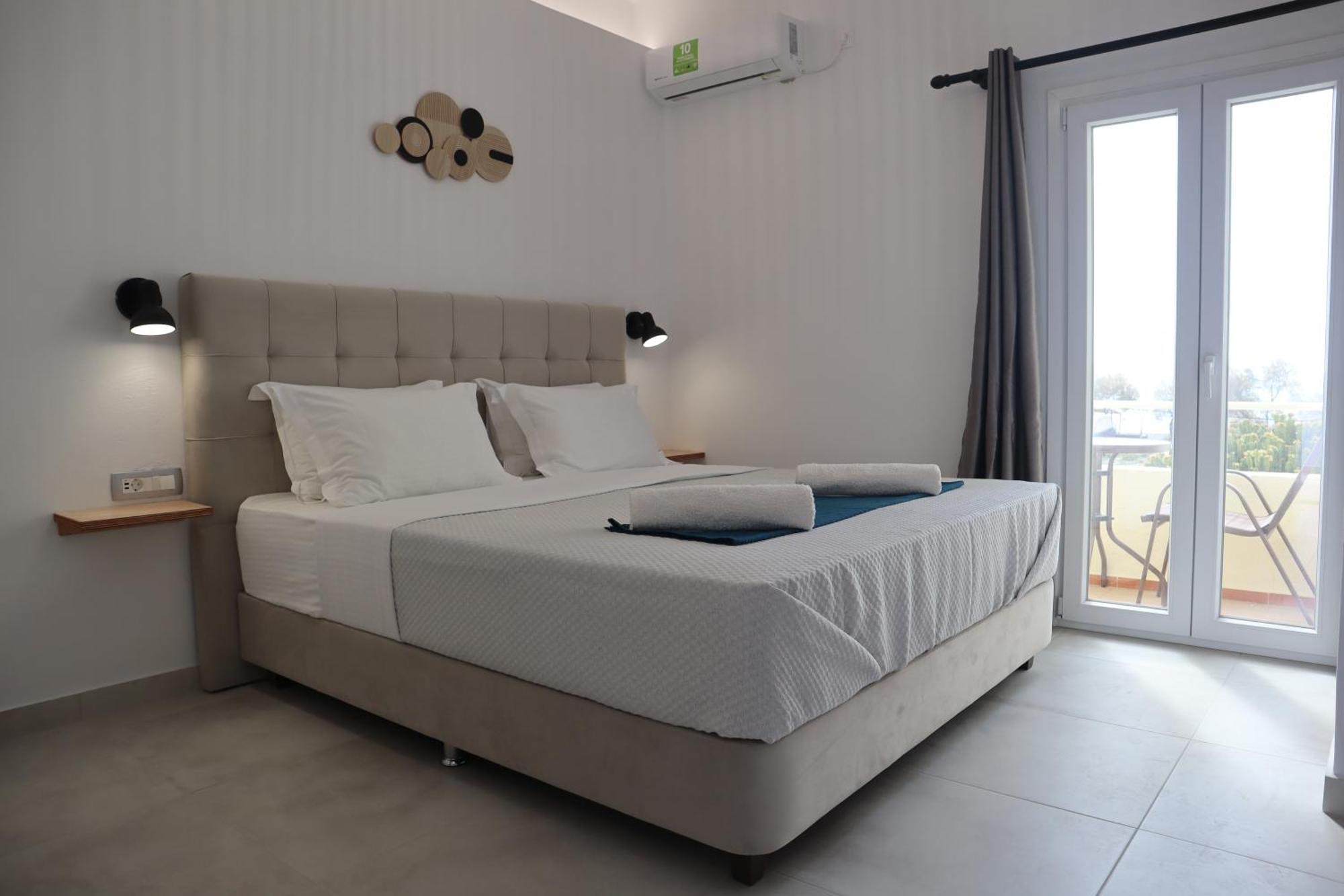 Pension St.George Rooms&Studios Playa de Perivolos Exterior foto