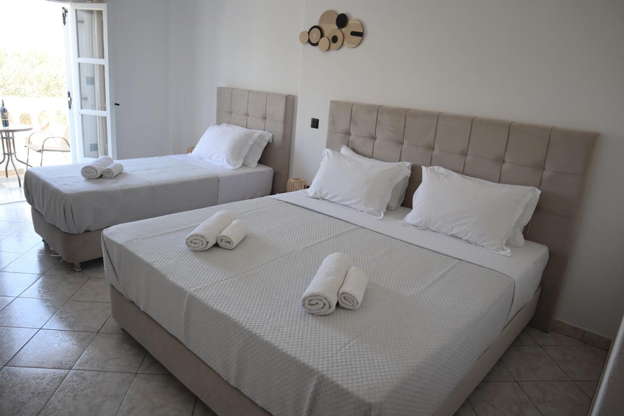 Pension St.George Rooms&Studios Playa de Perivolos Exterior foto