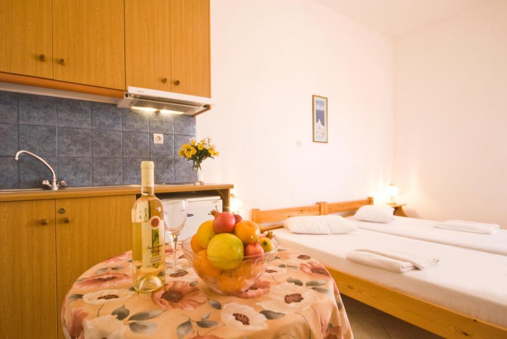Pension St.George Rooms&Studios Playa de Perivolos Habitación foto